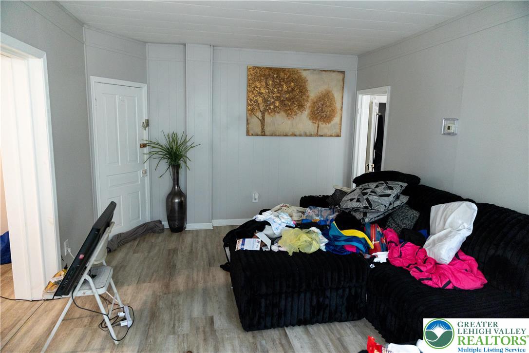 209 East South Street Property Photo 32