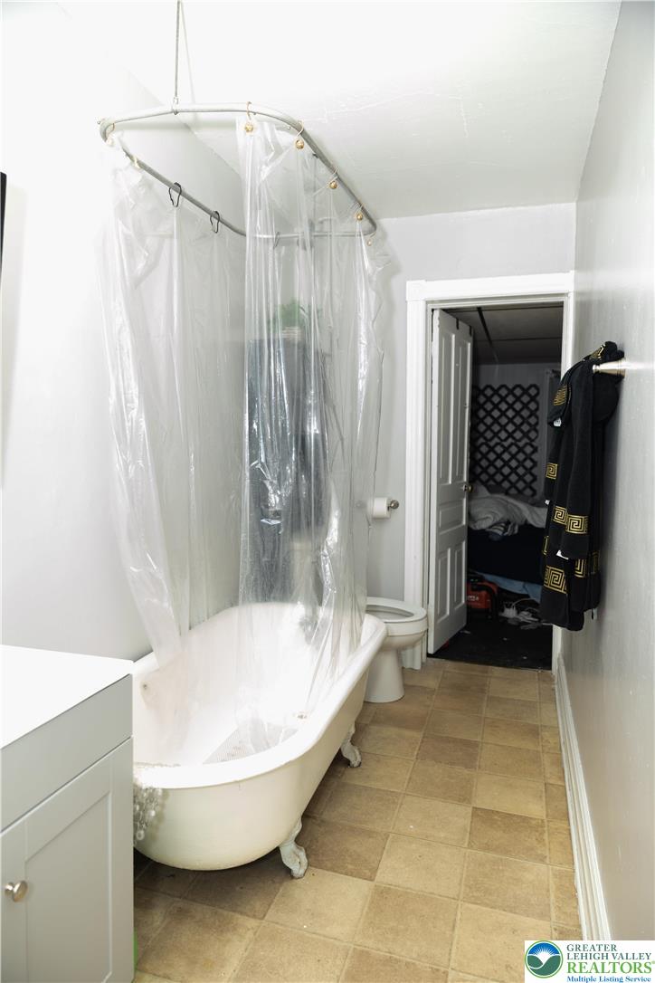 209 East South Street Property Photo 40