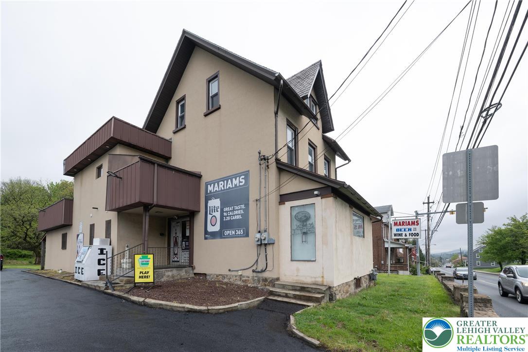 1635 Broadway Property Photo 3