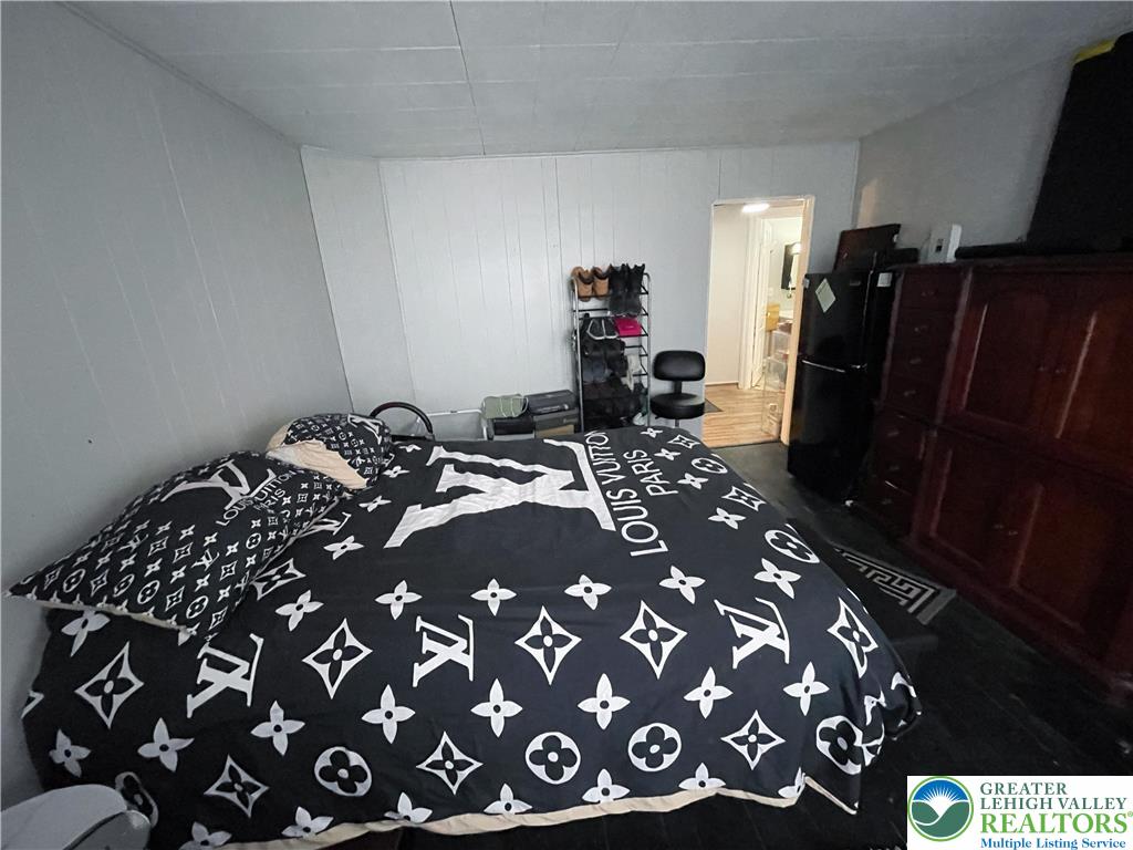 209 East South Street Property Photo 16