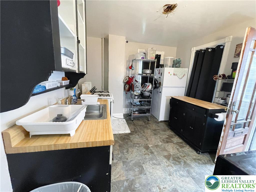 209 East South Street Property Photo 21