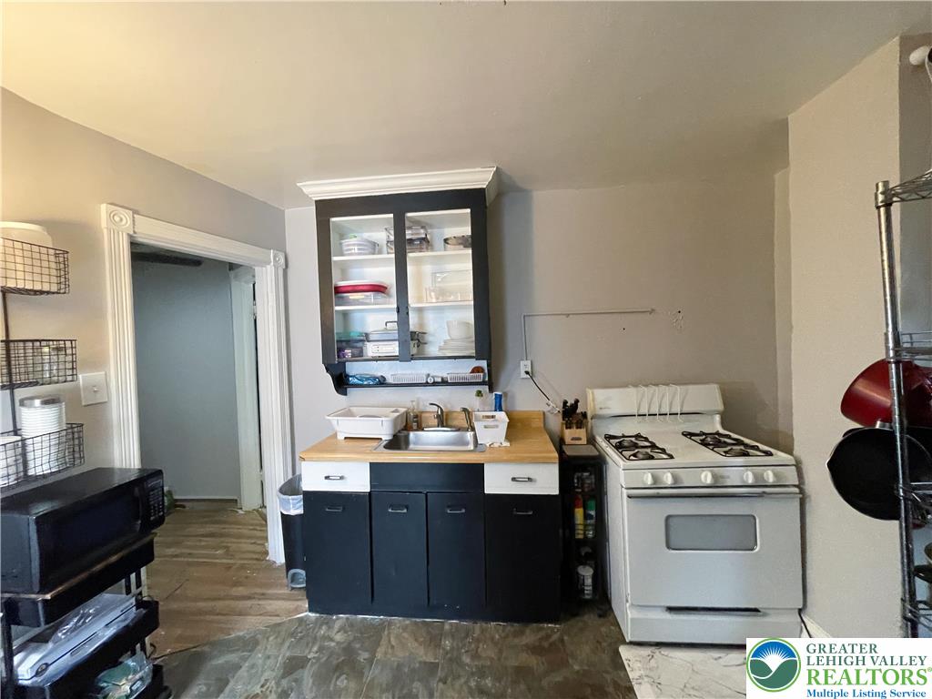 209 East South Street Property Photo 22