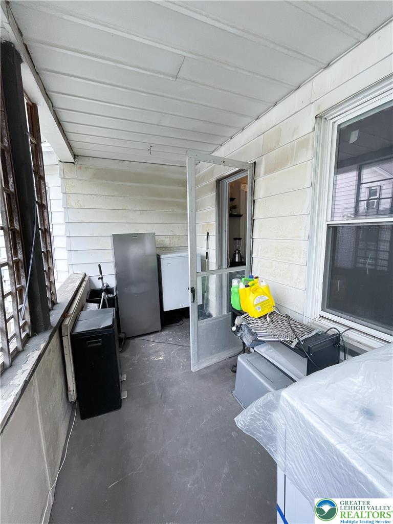209 East South Street Property Photo 25