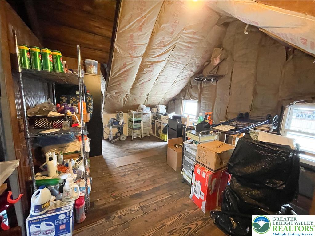 209 East South Street Property Photo 27