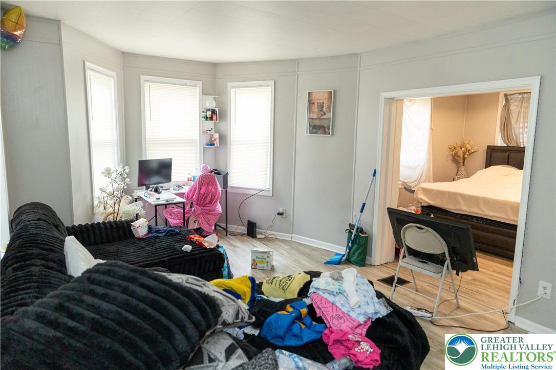 209 East South Street Property Photo 31