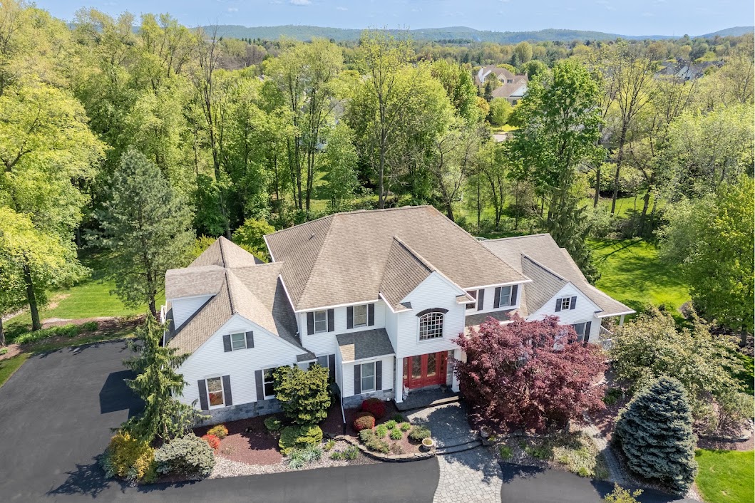 4450 Pond View Court Property Photo 1