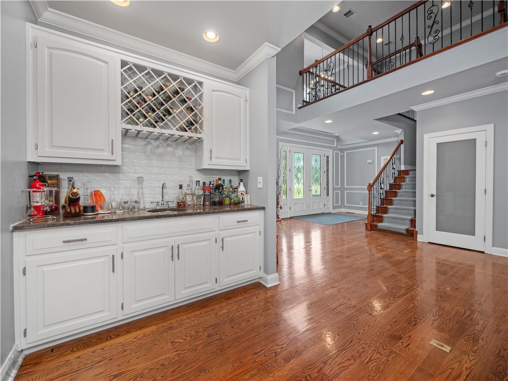 4450 Pond View Court Property Photo 14