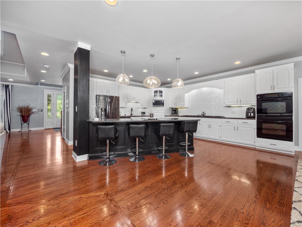 4450 Pond View Court Property Photo 15