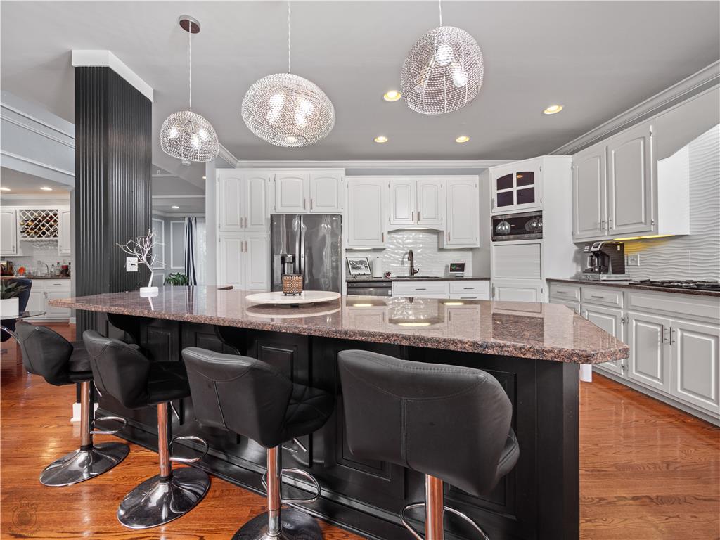 4450 Pond View Court Property Photo 16