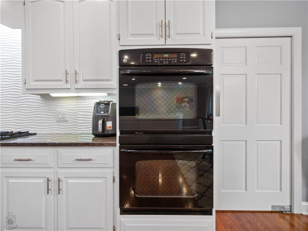 4450 Pond View Court Property Photo 20