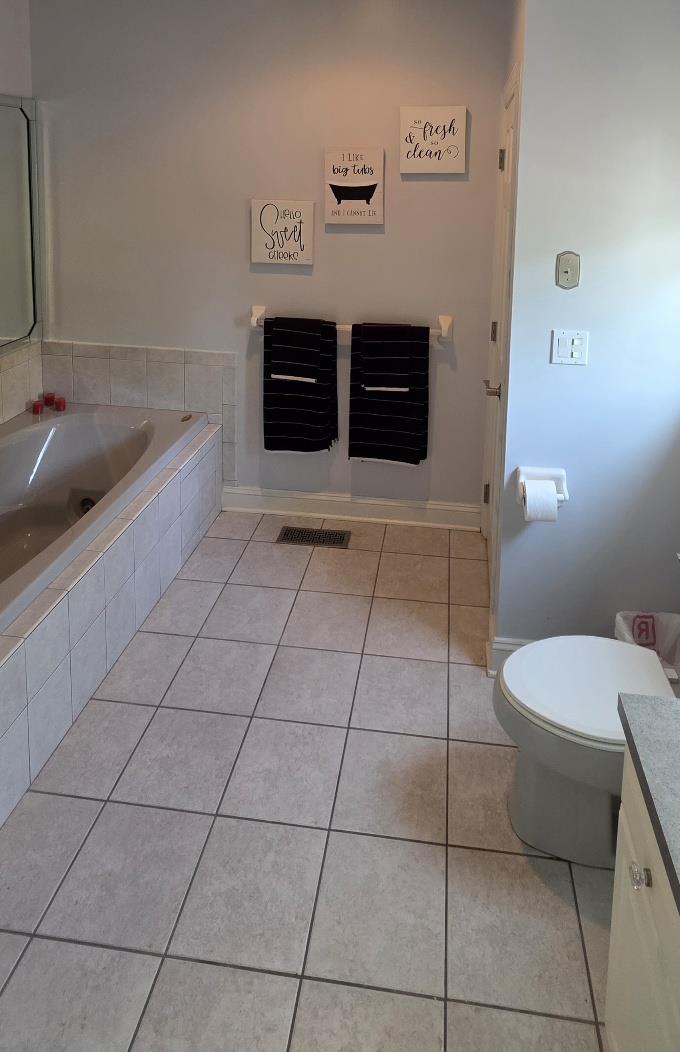 4450 Pond View Court Property Photo 33