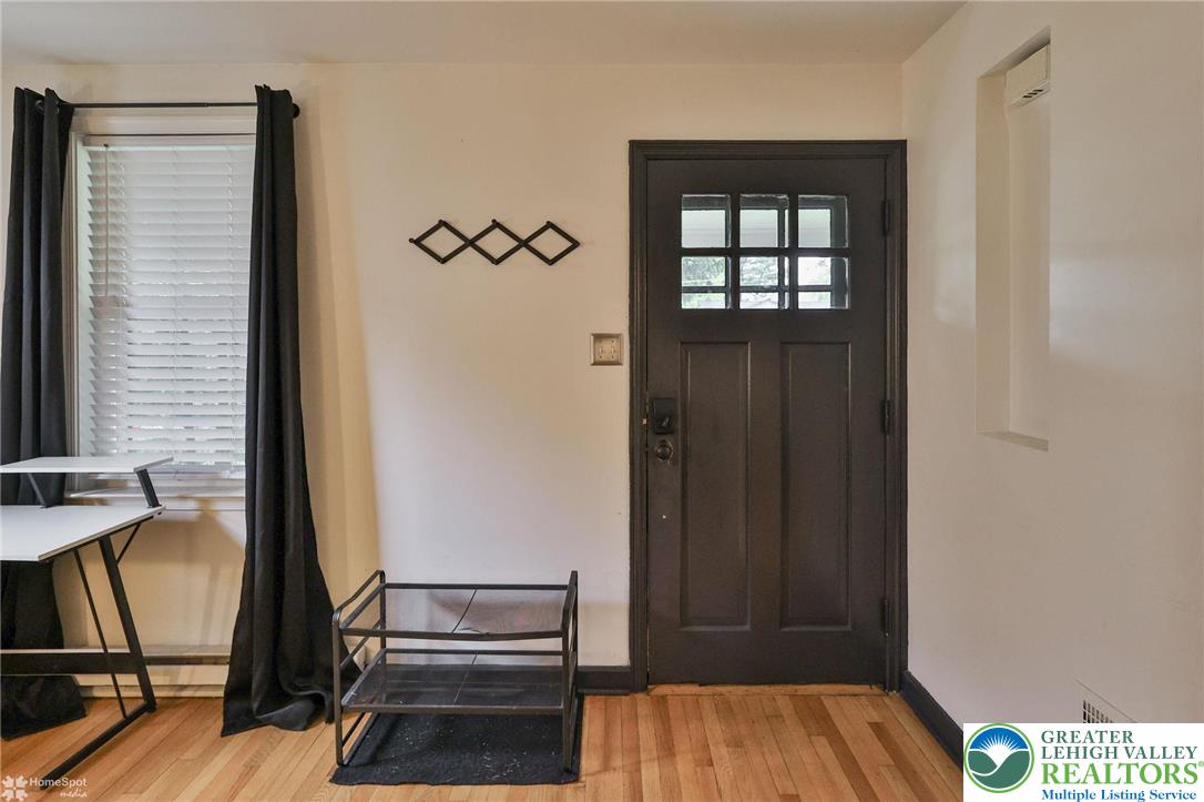 919 7th Avenue Property Photo 3