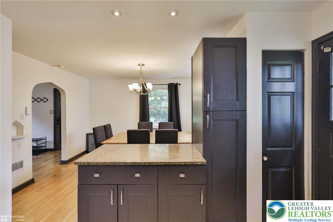 919 7th Avenue Property Photo 10