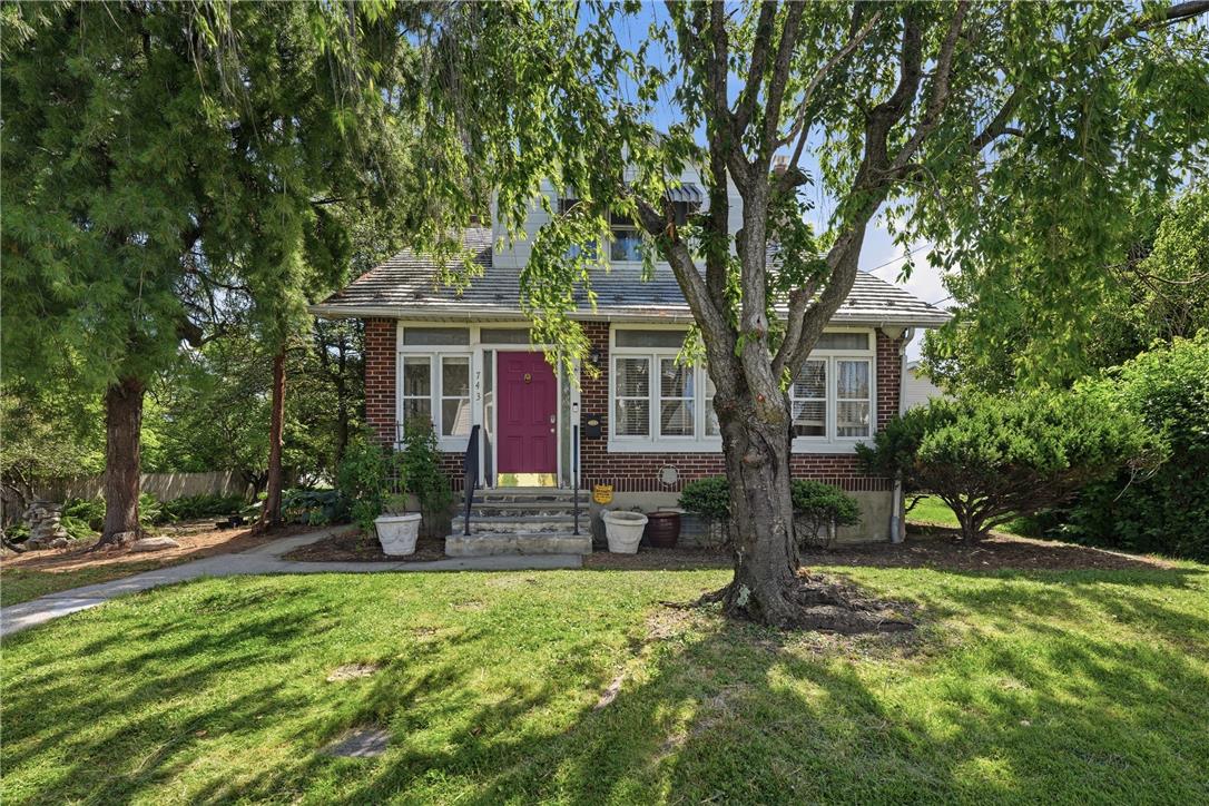 743 6th Street Property Photo 1