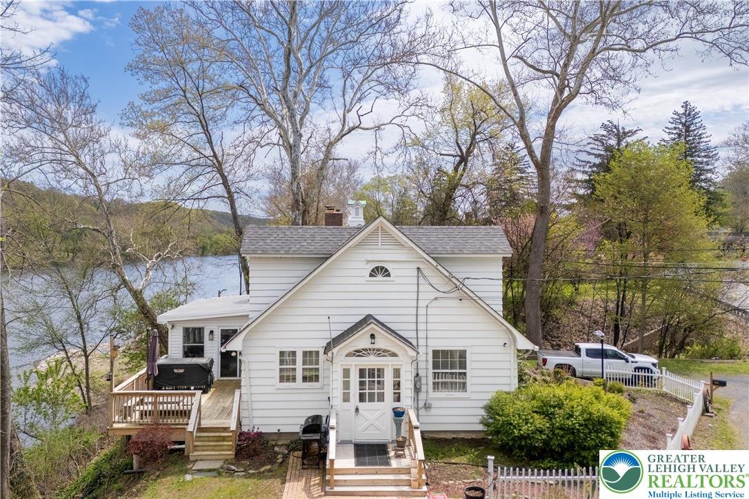 3325 River Road Property Photo 1