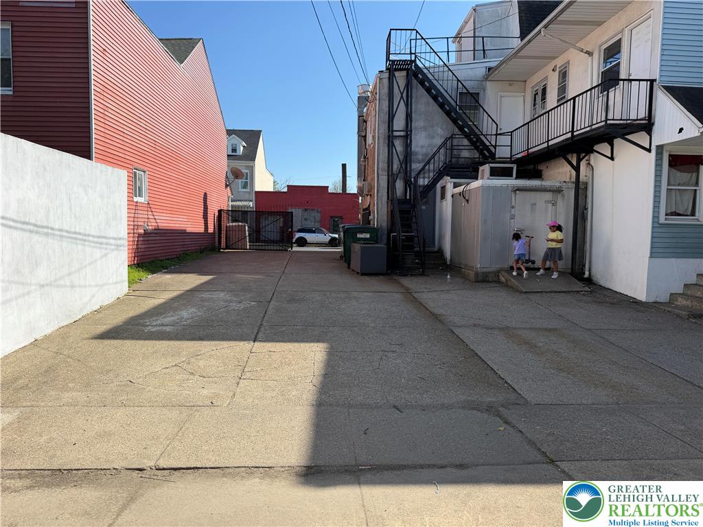 1211 Washington Street Property Photo 3