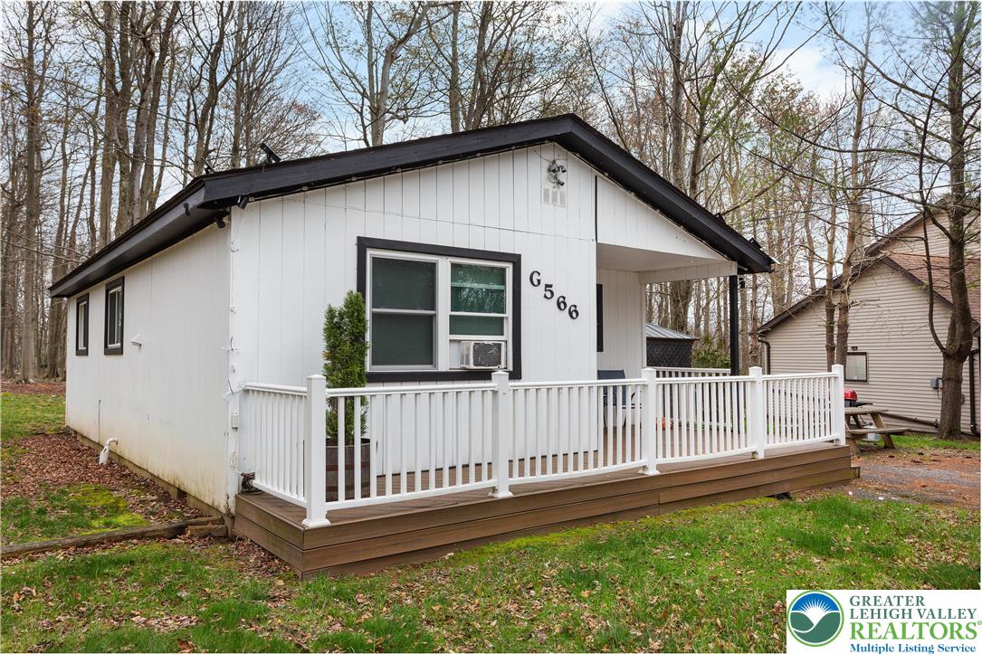 7483 Cottage Lane Property Photo 1