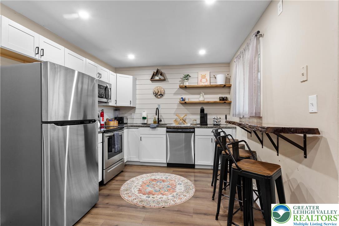 7483 Cottage Lane Property Photo 3