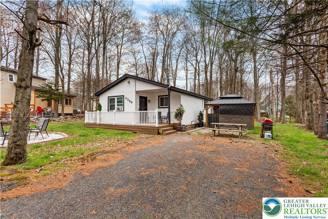 7483 Cottage Lane Property Photo 11