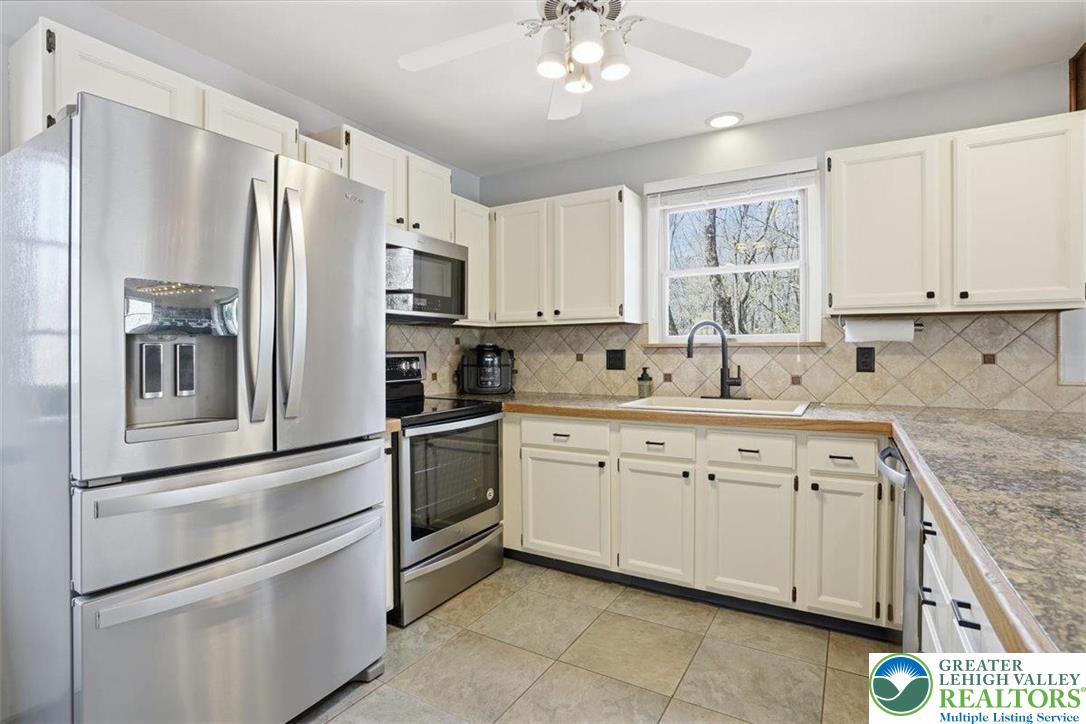 54 Berry Lane Property Photo 12