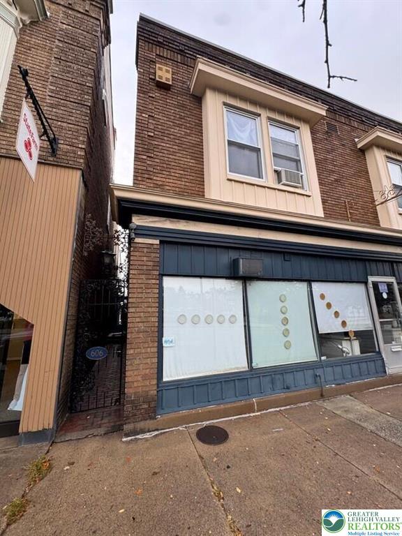 606 West Broad Street Rear Property Photo 1