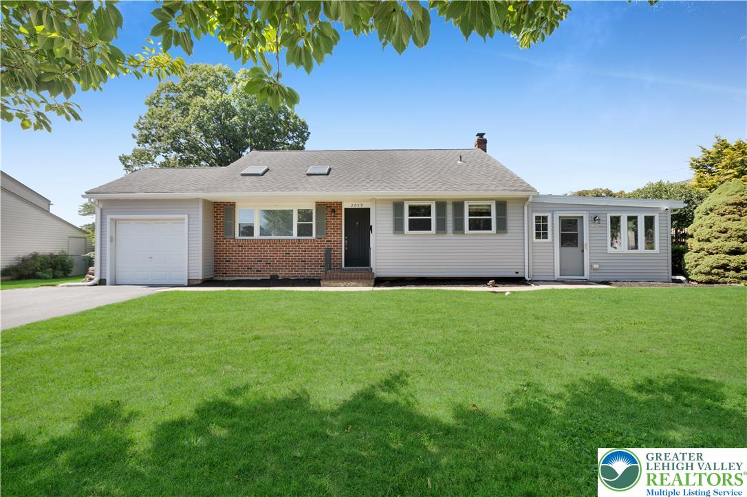 2049 Vista Drive Property Photo 1