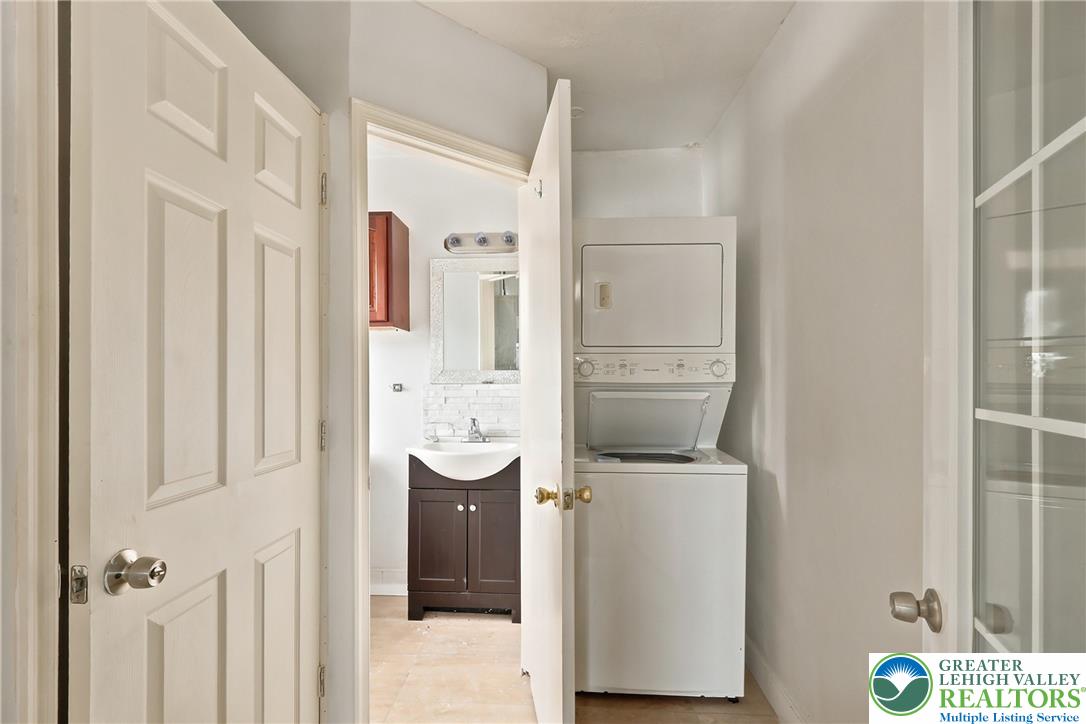 3276 Easton Avenue Property Photo 10