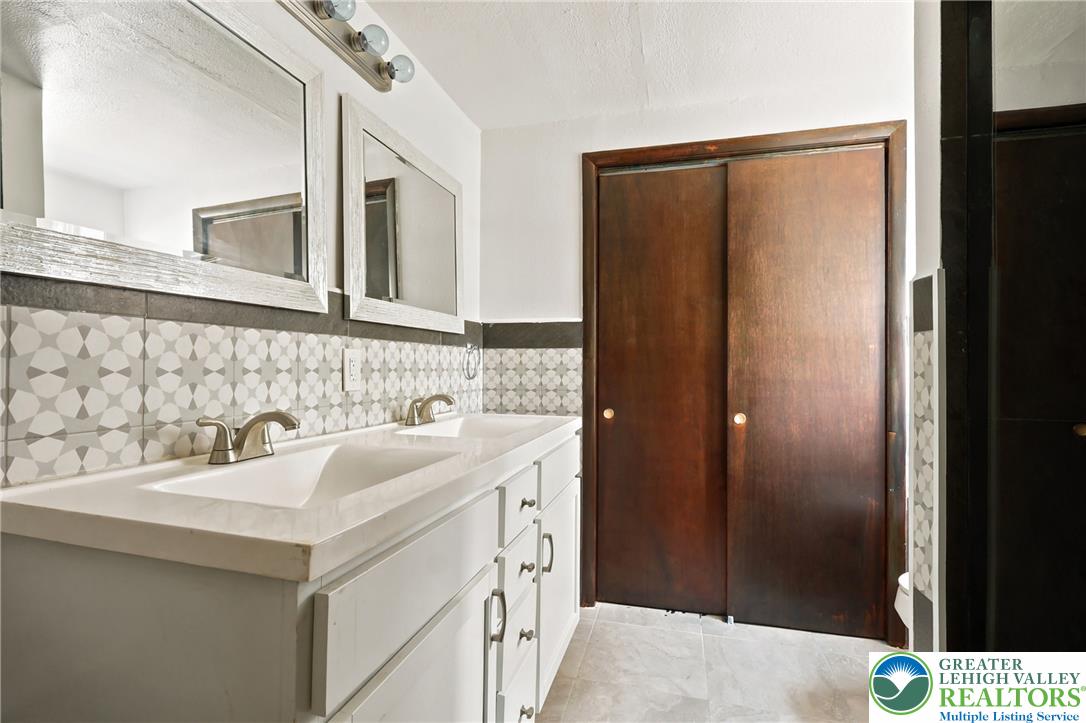 3276 Easton Avenue Property Photo 32