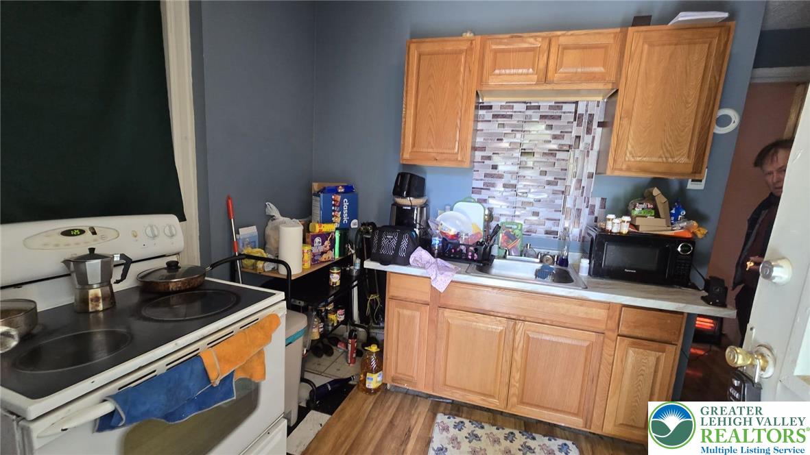 34 12th Street Property Photo 4