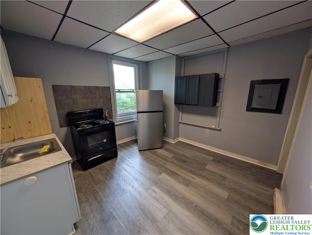 729 East 4th Street Apt 2 Property Photo 3