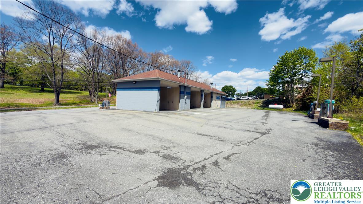 500 West Bertsch Street Property Photo 7