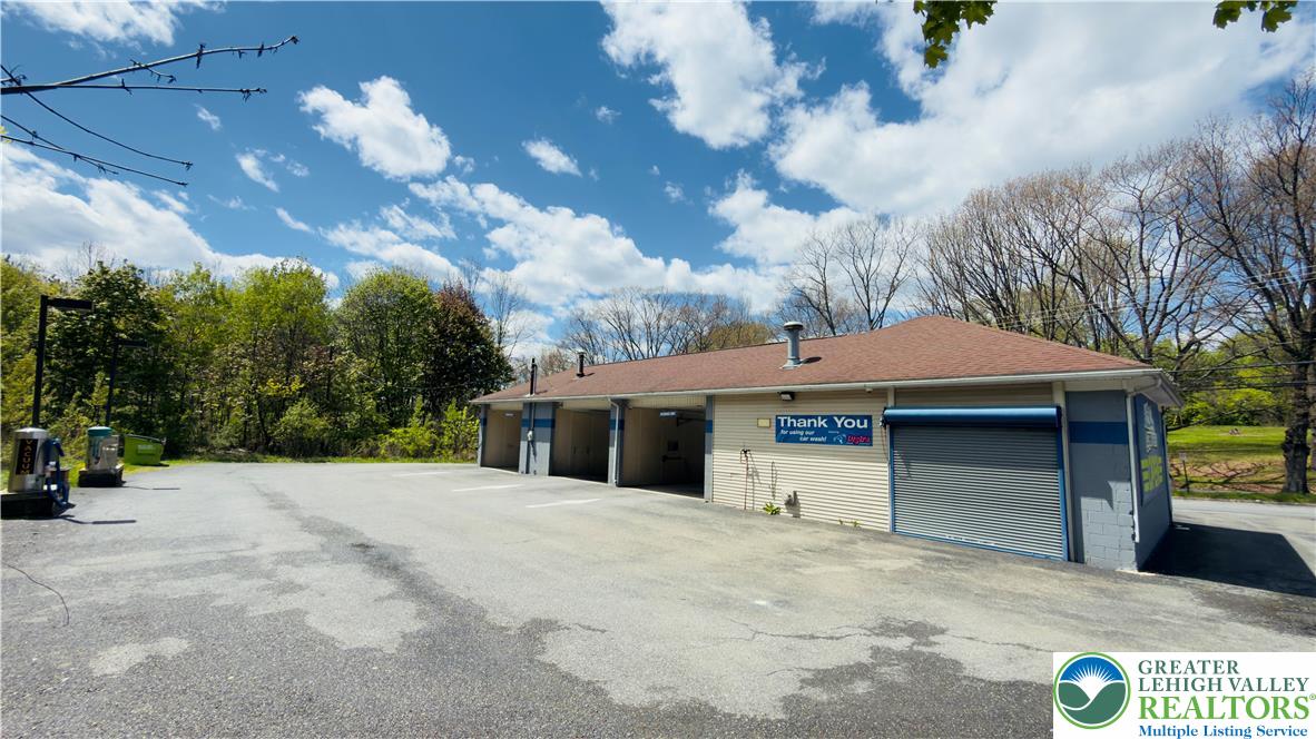 500 West Bertsch Street Property Photo 9