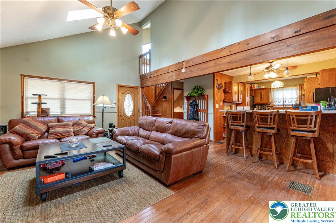 1328 Winding Way Property Photo 7