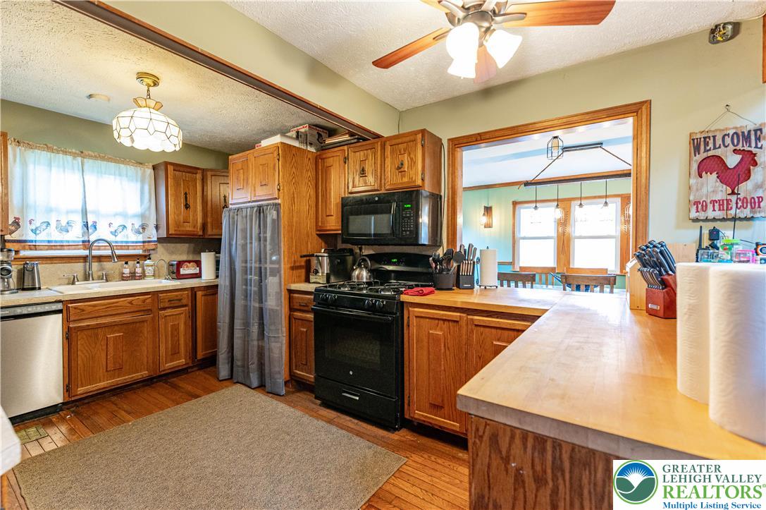 1328 Winding Way Property Photo 8
