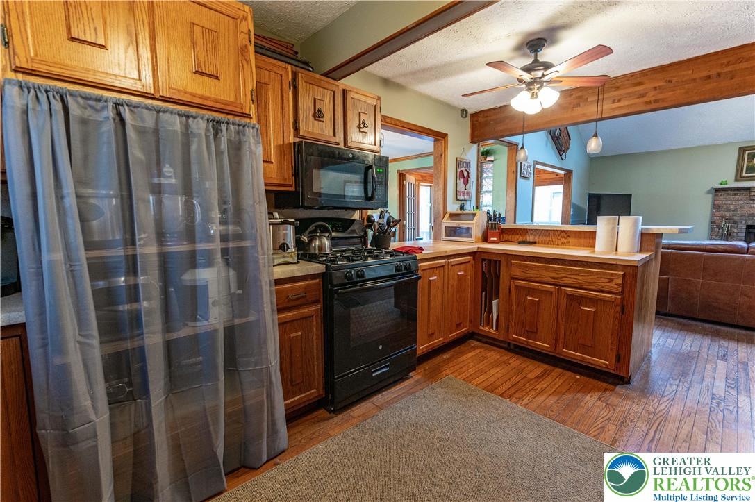 1328 Winding Way Property Photo 9