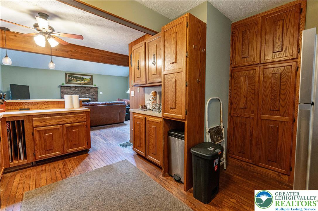 1328 Winding Way Property Photo 10