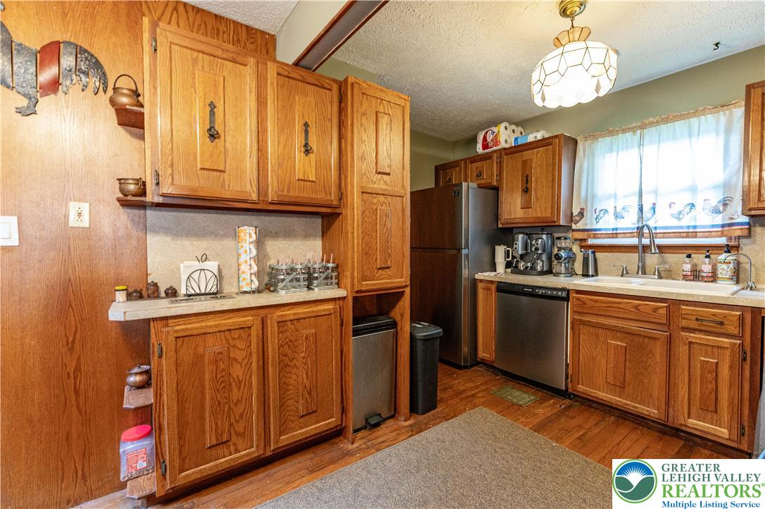 1328 Winding Way Property Photo 11