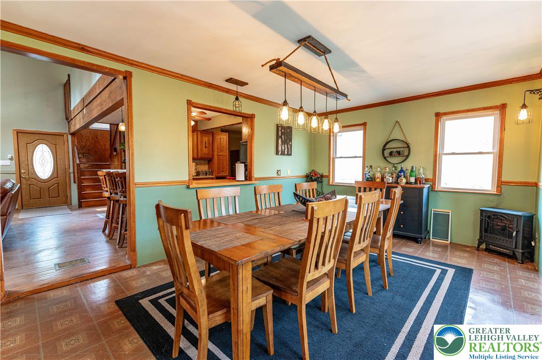 1328 Winding Way Property Photo 14