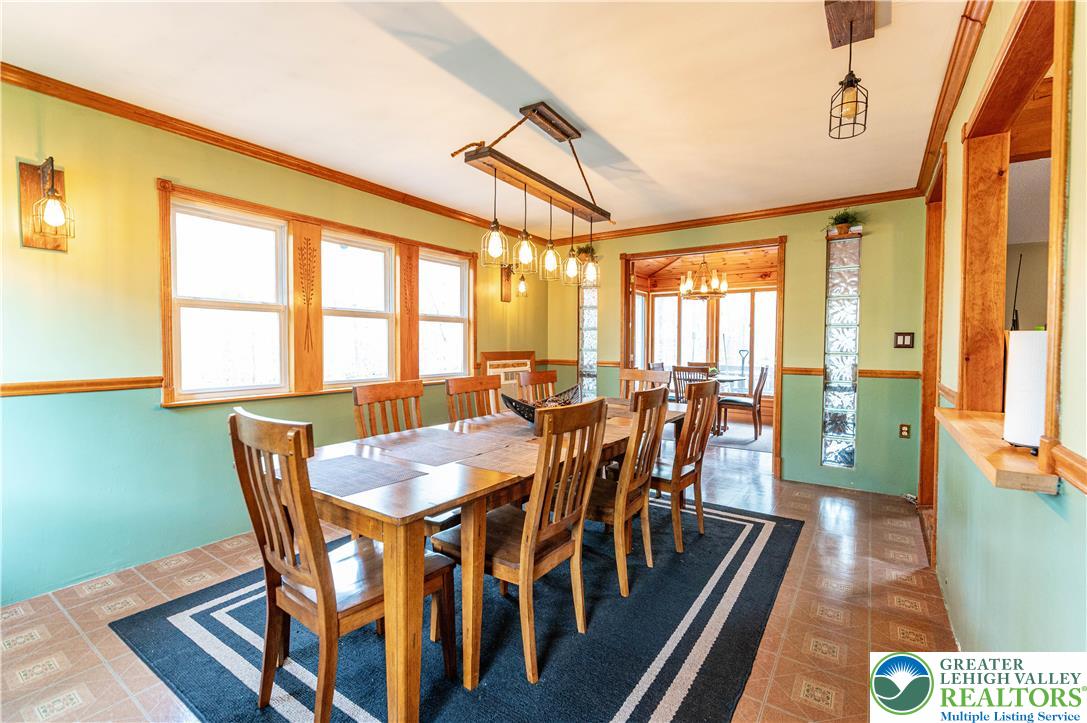 1328 Winding Way Property Photo 15
