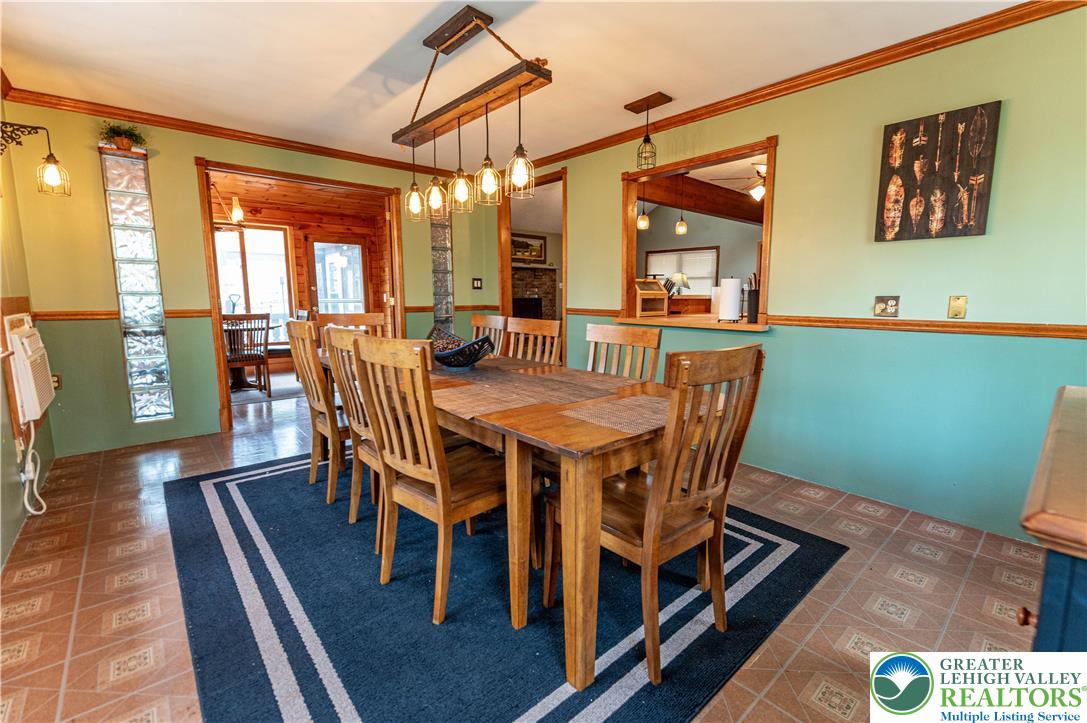 1328 Winding Way Property Photo 16