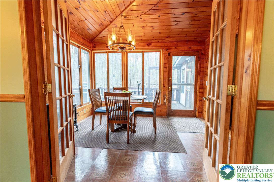1328 Winding Way Property Photo 17