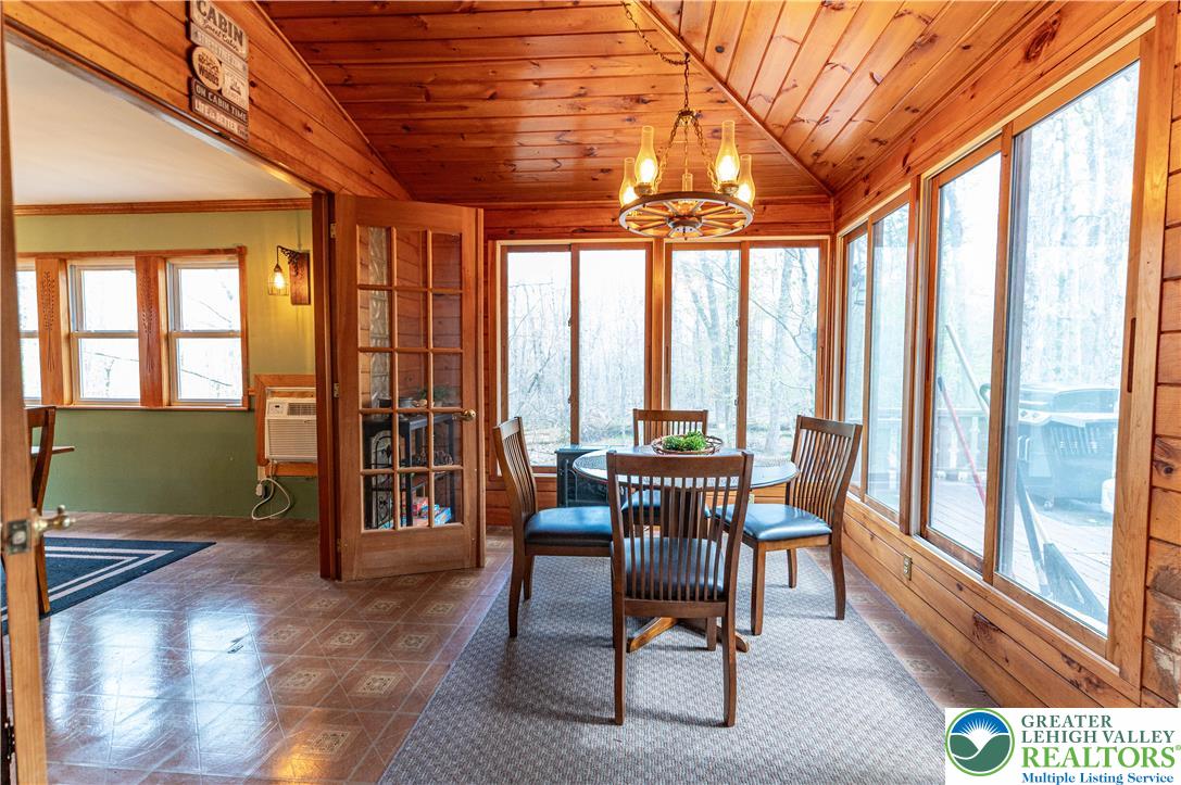 1328 Winding Way Property Photo 18