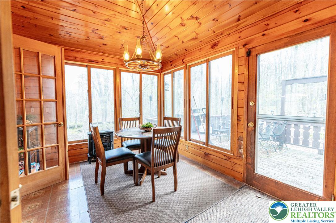 1328 Winding Way Property Photo 19