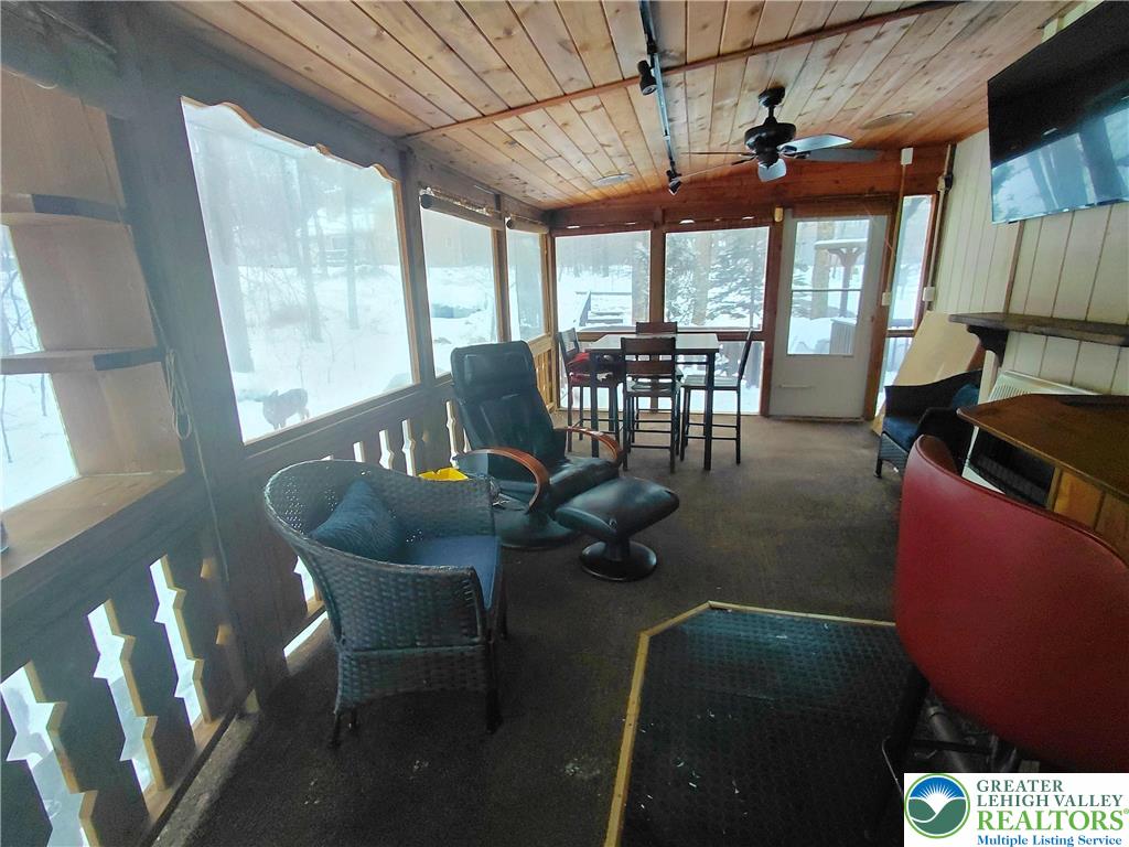 1328 Winding Way Property Photo 21