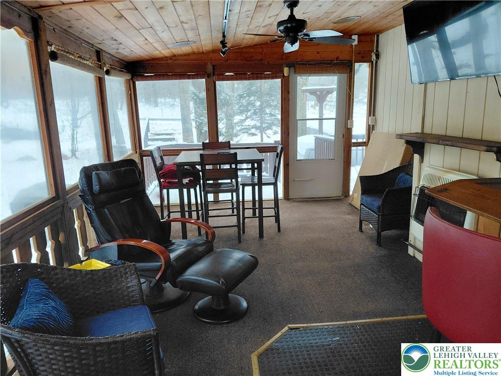 1328 Winding Way Property Photo 23