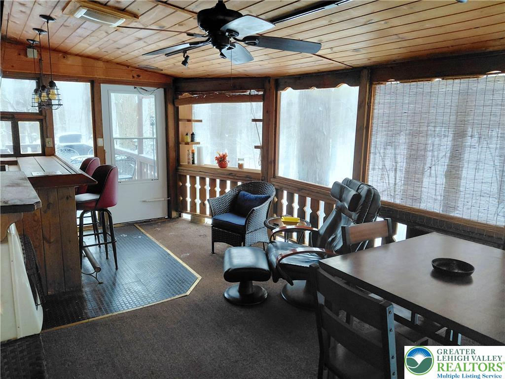 1328 Winding Way Property Photo 24