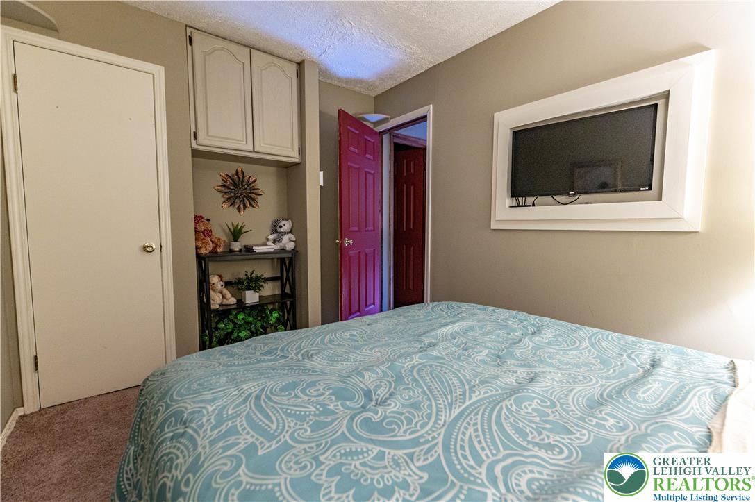1328 Winding Way Property Photo 25