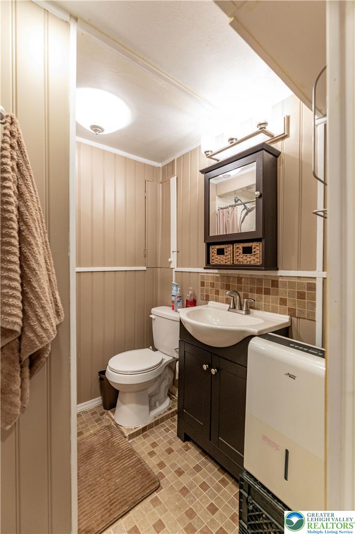 1328 Winding Way Property Photo 30