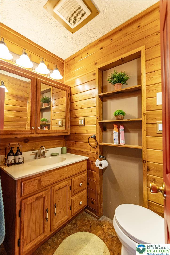1328 Winding Way Property Photo 32