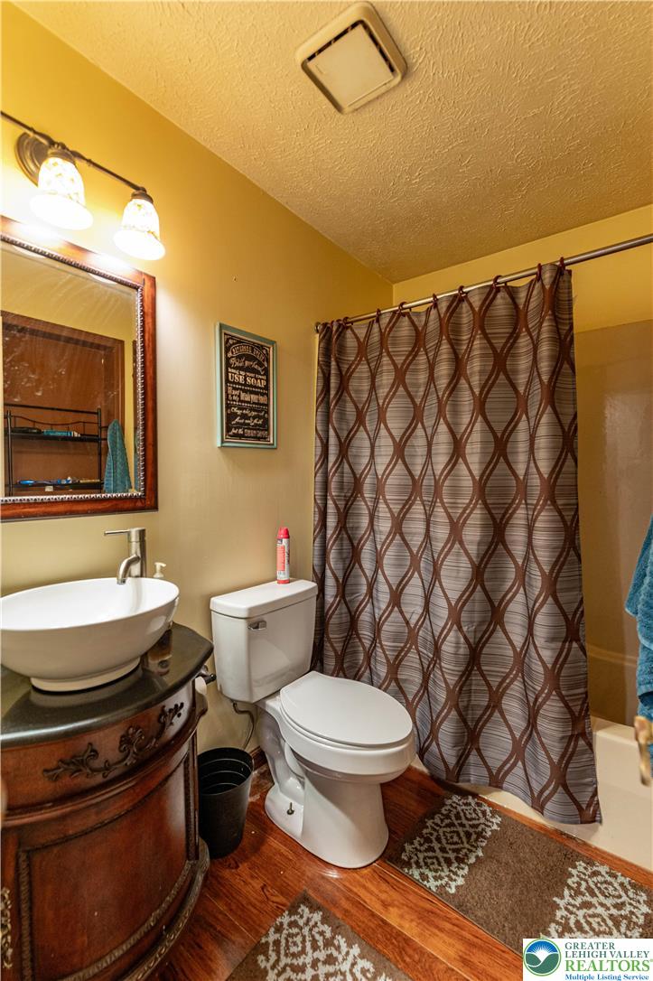 1328 Winding Way Property Photo 35